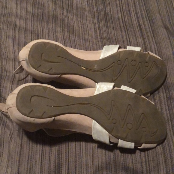 Shoes - Picture 4 of 8